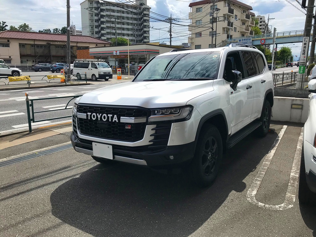 JDM Toyota Land Cruiser Front