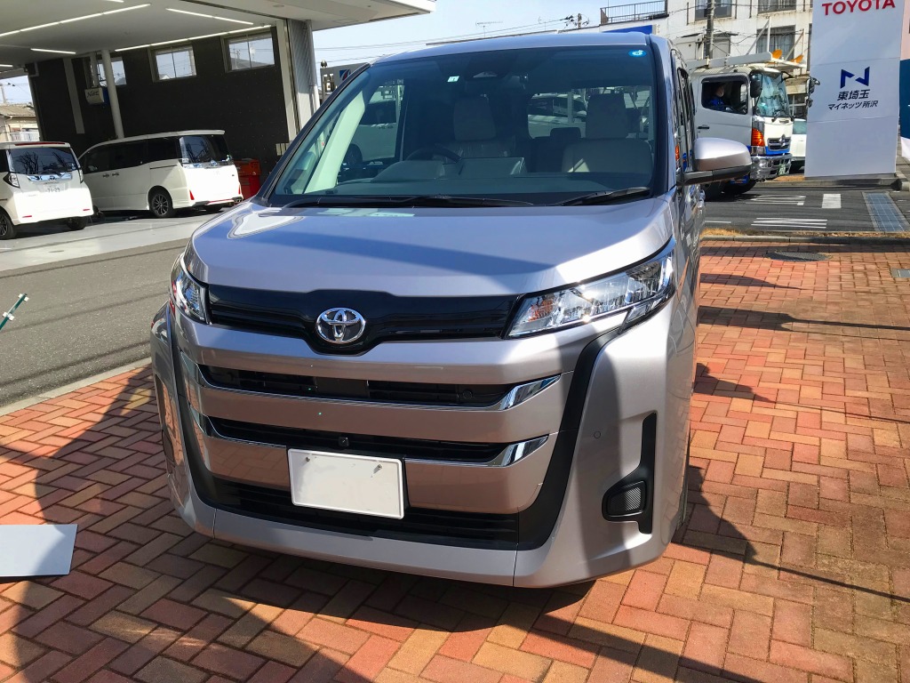 JDM Toyota Noah Front